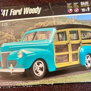 Vintage '41 Ford Woody Model Kit - Blue and Brown